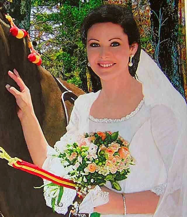 Retrato al óleo de novia con ramo de flores y fondo natural